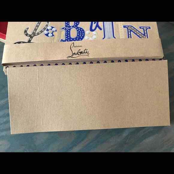 Authentic Christian Louboutin Greeting Note Card Collectors Set (8) - Picture 7 of 12